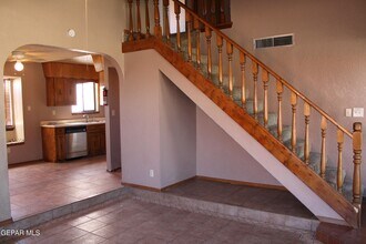 1528 Sierra De Oro Dr in El Paso, TX - Building Photo - Building Photo