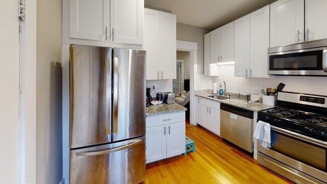 9 Greenway Ct in Brookline, MA - Building Photo - Building Photo