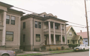 822-828 NE Hancock St in Portland, OR - Building Photo - Building Photo