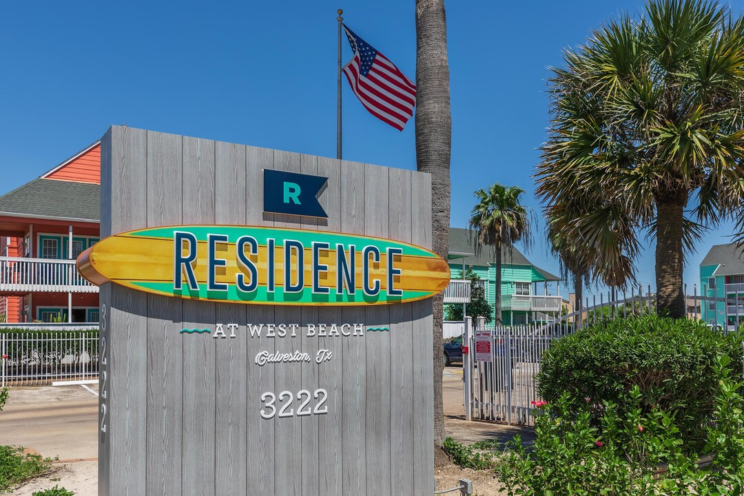 Residence at West Beach in Galveston, TX - Building Photo