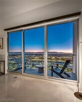 200 Hoover Ave in Las Vegas, NV - Building Photo