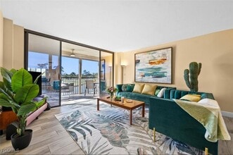 413 Augusta Blvd, Unit 302 in Naples, FL - Building Photo - Building Photo