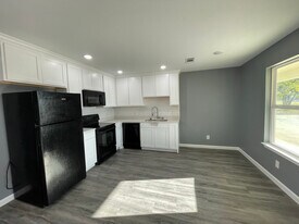 501 S Front St in Itasca, TX - Building Photo