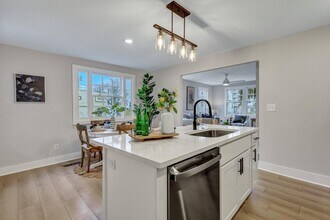 90 Hanover St-Unit -Unit B in Charleston, SC - Building Photo - Building Photo