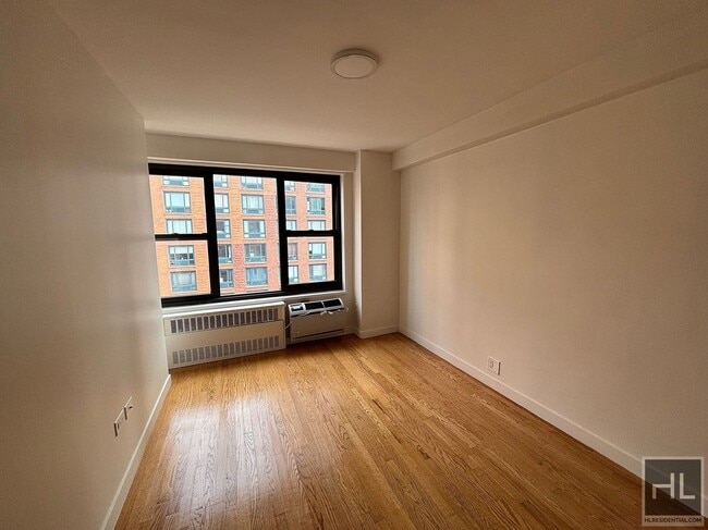 Fourth Avenue in New York, NY - Building Photo - Building Photo