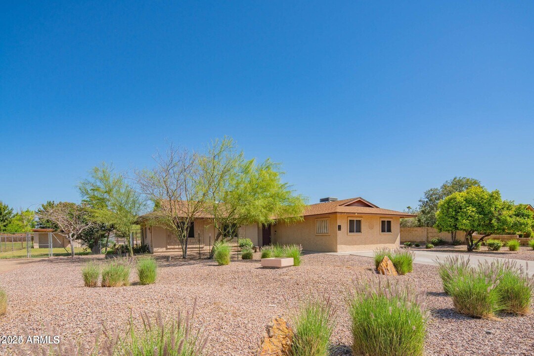 5210 W Monte Cristo Ave in Glendale, AZ - Building Photo