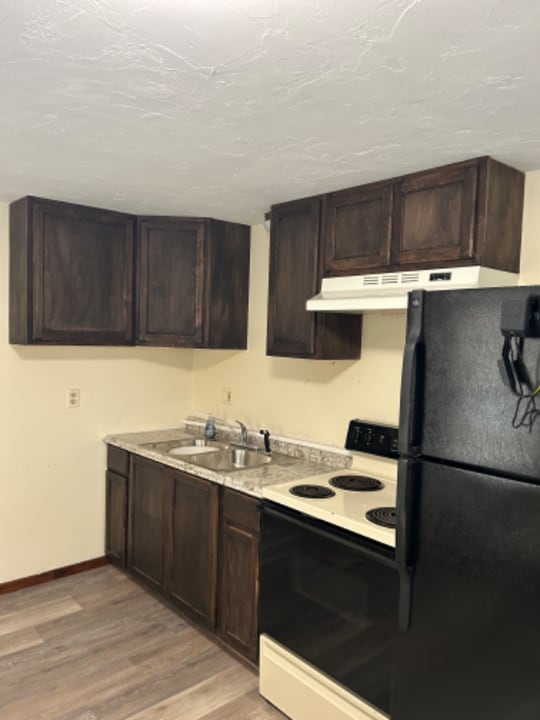 5 C Grove St in Millbury, MA - Building Photo