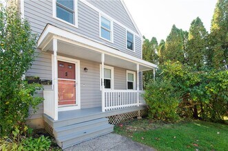 27 Fenner Ave in Newport, RI - Building Photo - Building Photo