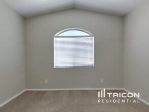 1750 W Union Hills Dr in Phoenix, AZ - Building Photo - Building Photo