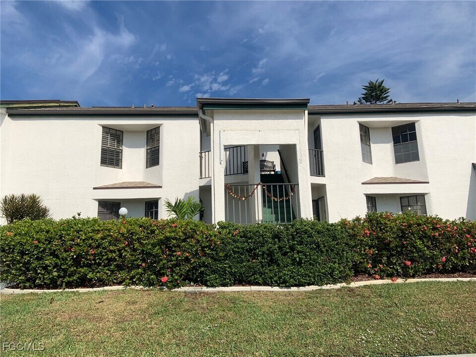 17160 Hawks Nest in Ft. Myers, FL - Building Photo