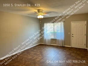 1050 S Stapley Dr in Mesa, AZ - Building Photo - Building Photo