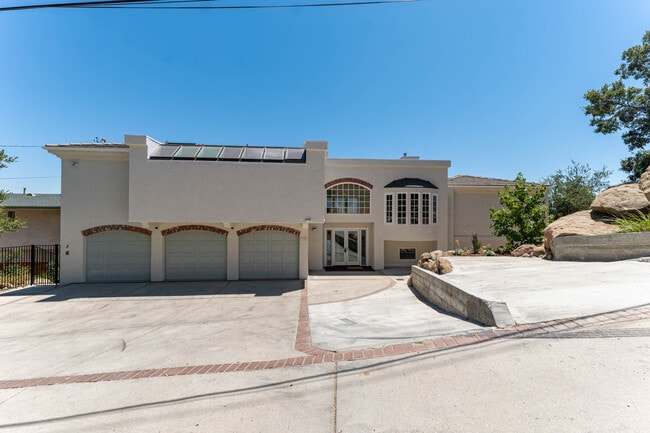 1112 Mesa Dr in Simi Valley, CA - Building Photo - Building Photo