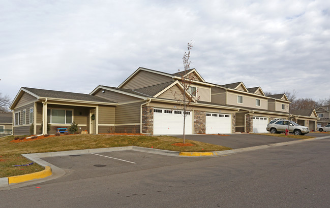 Creek’s Run Townhomes Phase II in Chaska, MN - Building Photo - Building Photo