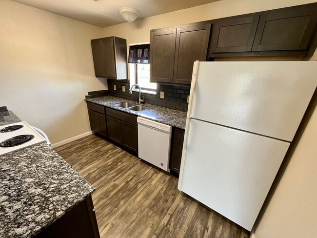 207 Eldon Ave in Cuba, MO - Building Photo - Building Photo