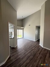 302 Rattan Dr in Victoria, TX - Building Photo - Building Photo