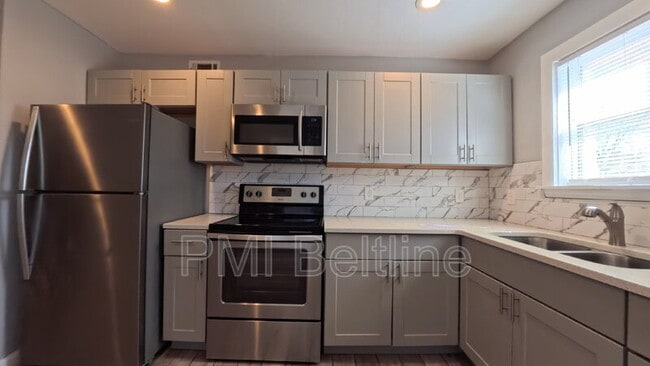 property at 1408 Lyle Ave