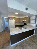 205 E 22nd St, Unit 205 E 22nd St. Apt A in Cameron, TX - Building Photo