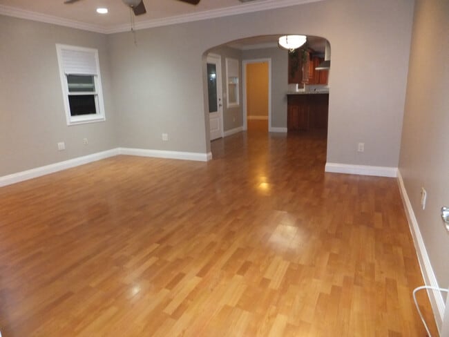 3920 E 11th St in Long Beach, CA - Foto de edificio - Building Photo