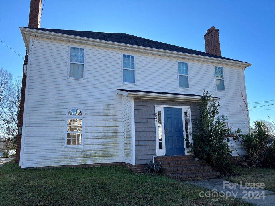 237 Academy Ave NW in Concord, NC - Building Photo