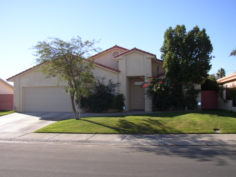 68215 Peladora Rd in Cathedral City, CA - Building Photo