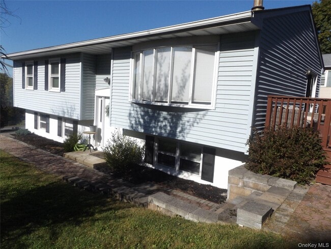 32 Willow Rd in Beacon, NY - Building Photo - Building Photo