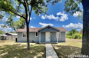 1142 W Villaret Blvd in San Antonio, TX - Building Photo