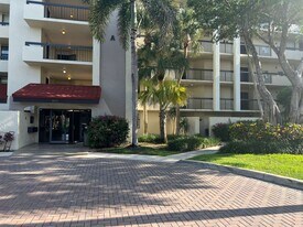 825 Egret Cir in Delray Beach, FL - Building Photo