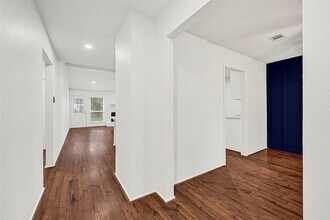206 Sweetgum Dr in League City, TX - Building Photo - Building Photo