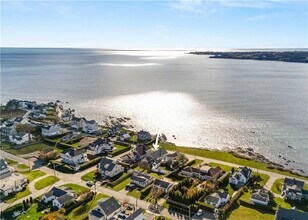 112 Esplanade in Middletown, RI - Building Photo - Building Photo