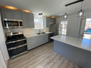 74 Moore Ave in Warren, MA - Building Photo - Building Photo