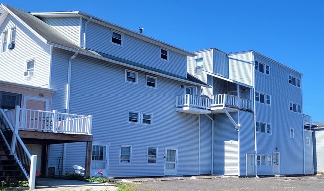 701 Main St, Unit Apt 1-1 in Watertown, CT - Building Photo - Building Photo