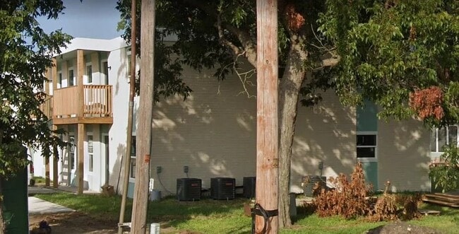 property at 1109 E North St