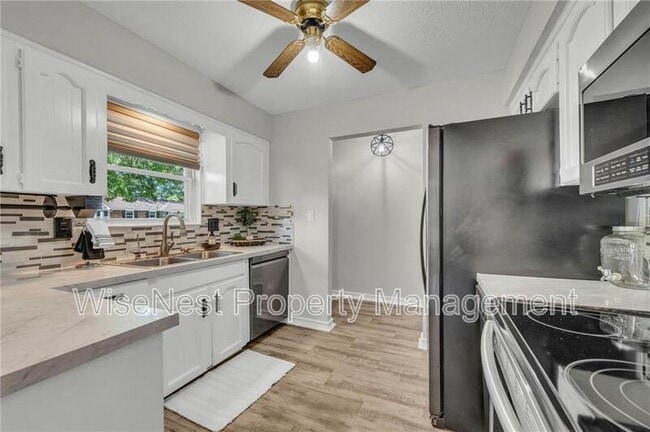 305 NW Shamrock Ave in Lee's Summit, MO - Building Photo - Building Photo