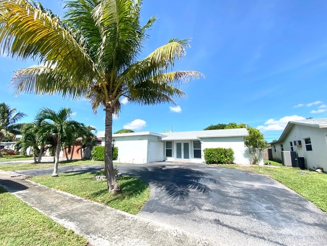 9631 NW 24th St in Sunrise, FL - Building Photo - Building Photo