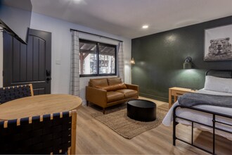 1078 E White Mountain Blvd in Pinetop, AZ - Foto de edificio - Building Photo