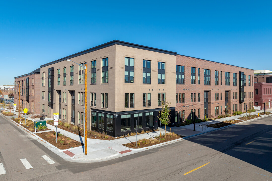 Edmond Curtis Park in Denver, CO - Building Photo