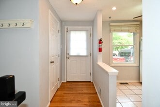 8317 Windfall Rd in Springfield, VA - Building Photo - Building Photo