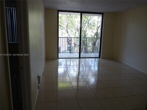 14415 N Kendall Dr in Miami, FL - Foto de edificio - Building Photo