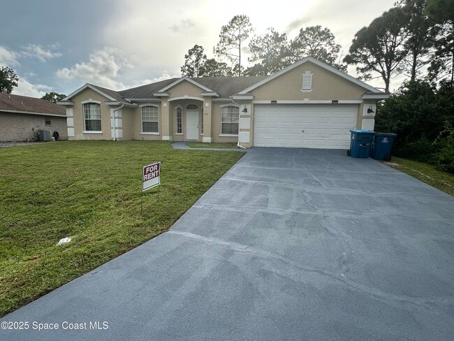 property at 150 Hillock Ave NW