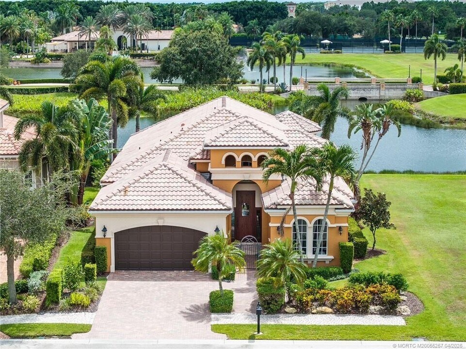 130 SE Bella Strano in Port St. Lucie, FL - Building Photo