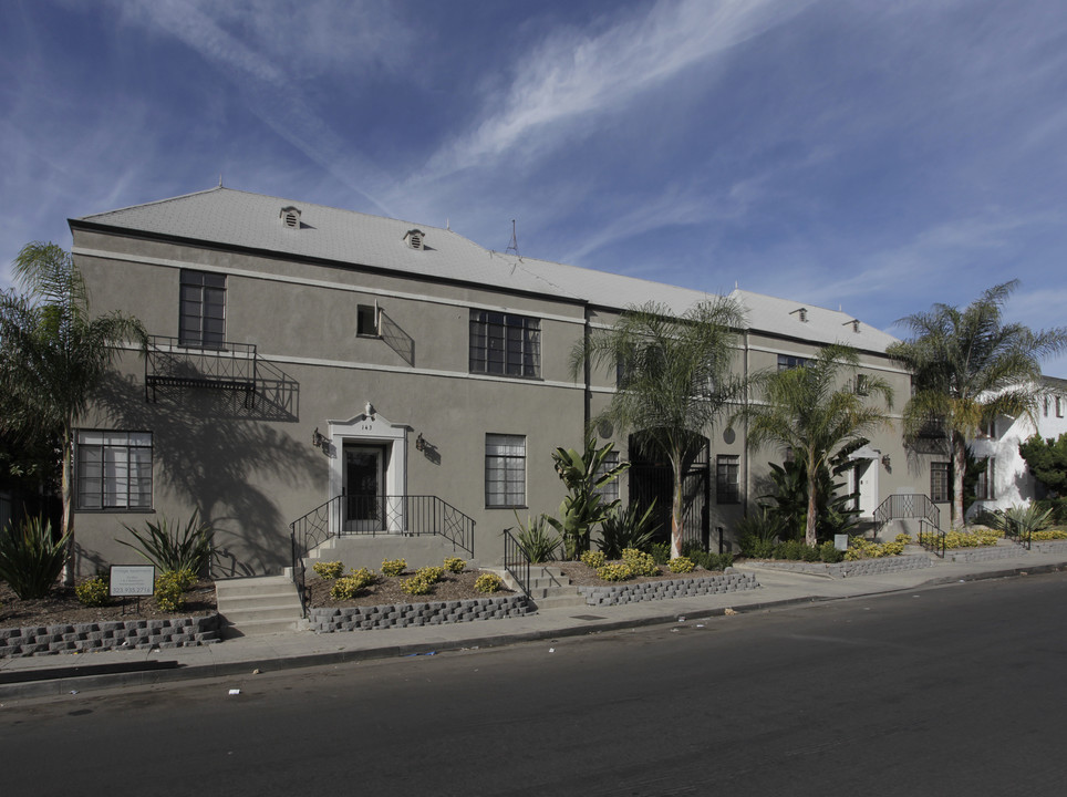 135-143 S Edgemont St in Los Angeles, CA - Building Photo