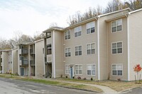 FAIRMONT HILLS APARTMENTS in Fairmont, WV - Building Photo - Building Photo