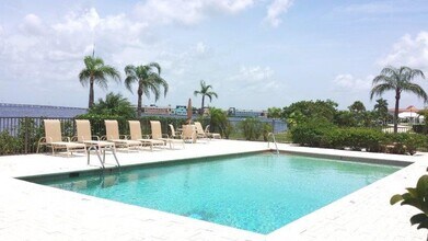 1601 Park Beach Cir in Punta Gorda, FL - Building Photo - Building Photo