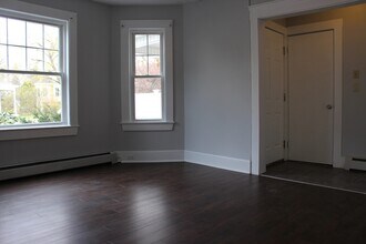 74 Crescent St in Franklin, MA - Building Photo - Building Photo