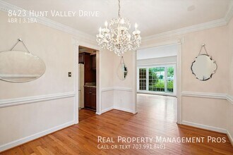 8423 Hunt Valley Dr in Vienna, VA - Building Photo - Building Photo