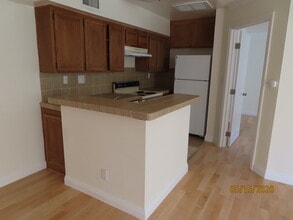1540 Brockton Ave in Los Angeles, CA - Building Photo - Building Photo