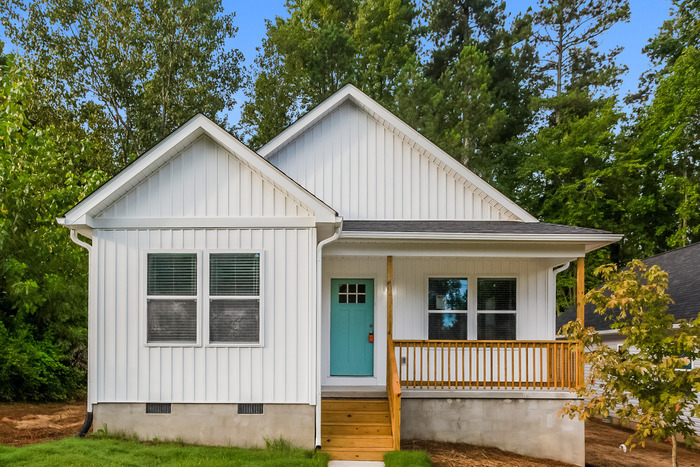 404 E Louisiana Ave in Bessemer City, NC - Building Photo