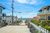 221 2nd St in Manhattan Beach, CA - Foto de edificio - Building Photo