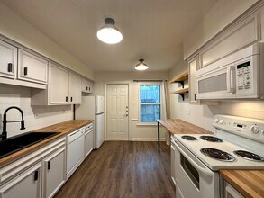 2300 Nacogdoches Rd, Unit i134 in San Antonio, TX - Building Photo - Building Photo