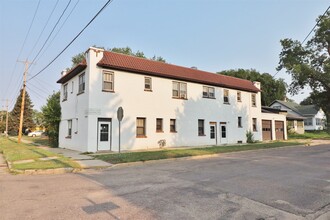 2 University Ave W in Minot, ND - Building Photo - Building Photo